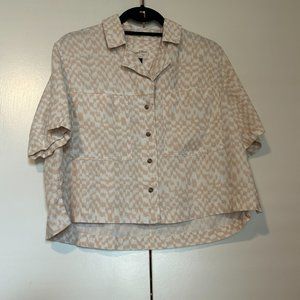 UNIVERSAL THREADS: M - PEACH & WHITE IKAT PRINTED CROP SHIRT